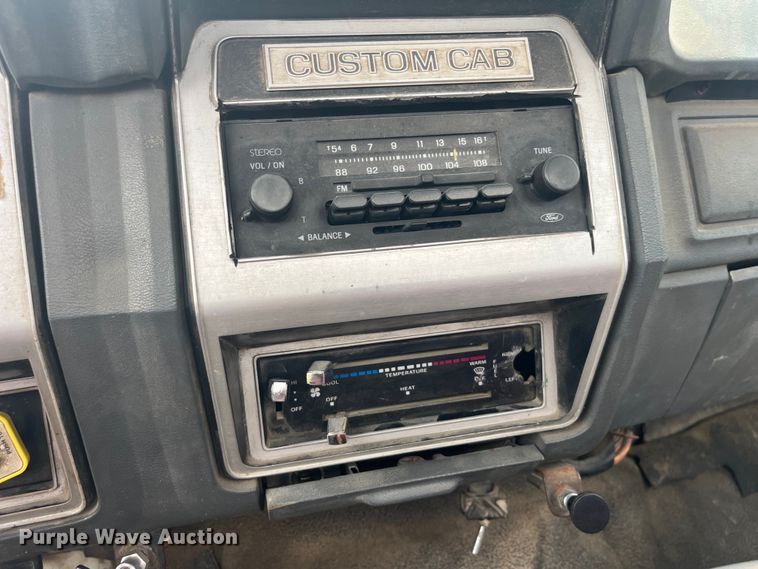 image for item EK8752 1984 Ford F800 crane truck