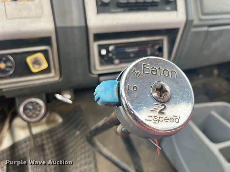 image for item EK8752 1984 Ford F800 crane truck