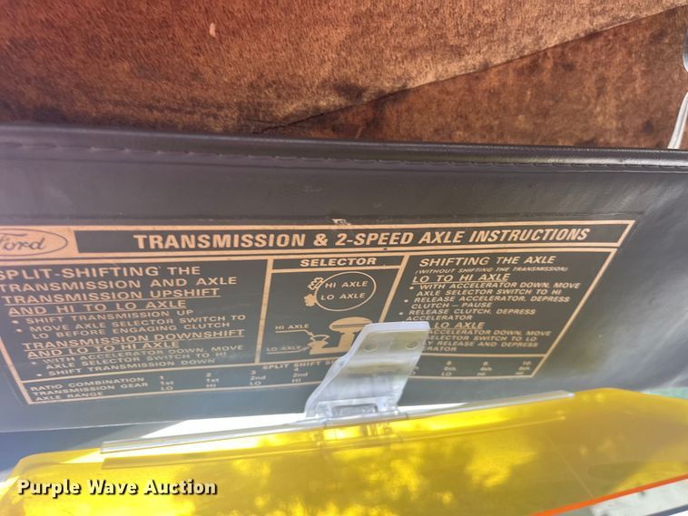 image for item EK8752 1984 Ford F800 crane truck