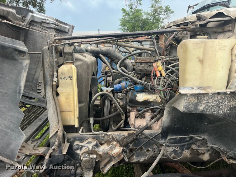 image for item EK8752 1984 Ford F800 crane truck