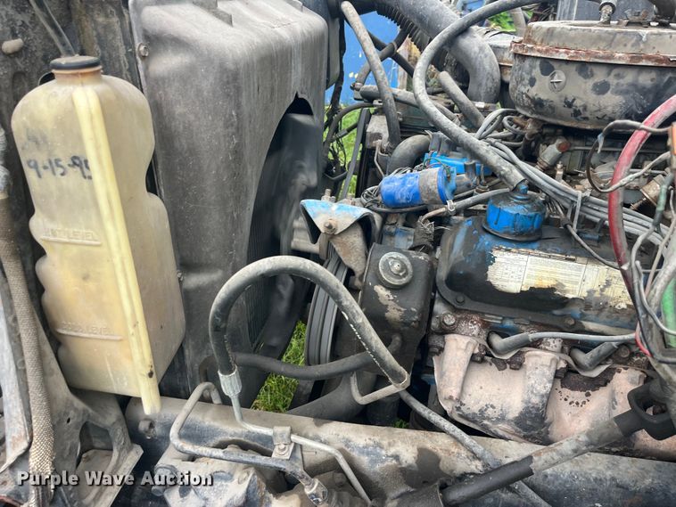 image for item EK8752 1984 Ford F800 crane truck