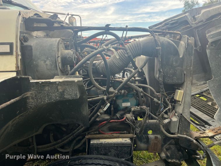 image for item EK8752 1984 Ford F800 crane truck