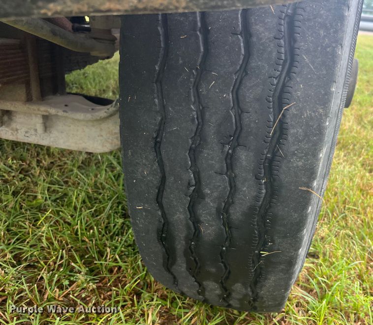 image for item EK8752 1984 Ford F800 crane truck