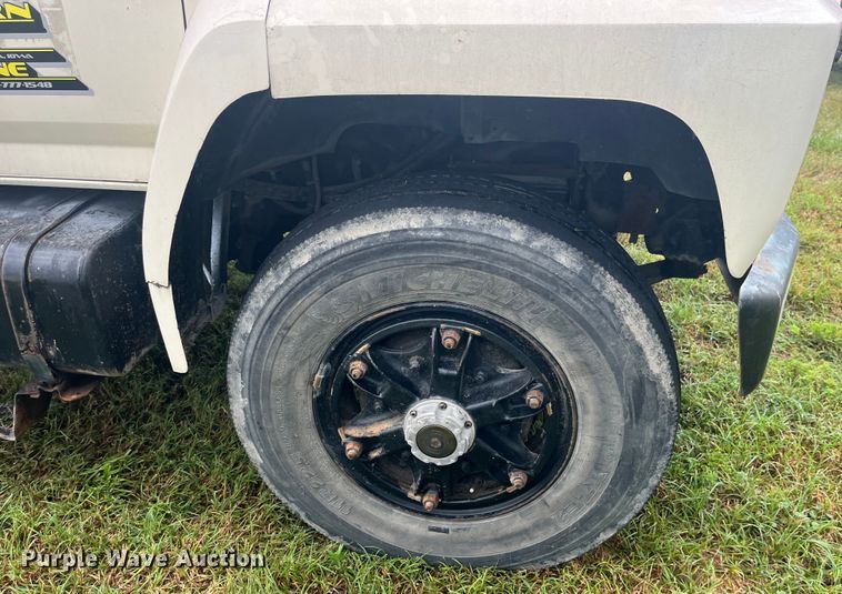 image for item EK8752 1984 Ford F800 crane truck