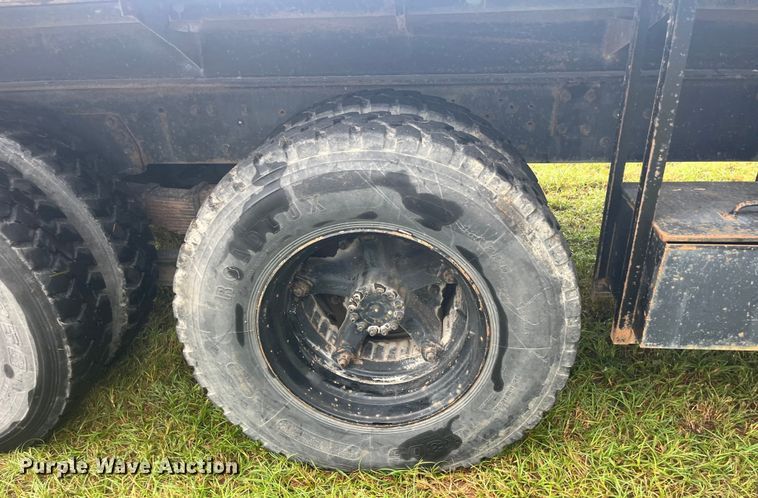 image for item EK8752 1984 Ford F800 crane truck