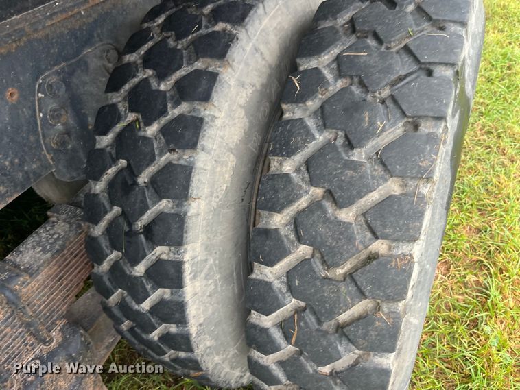 image for item EK8752 1984 Ford F800 crane truck