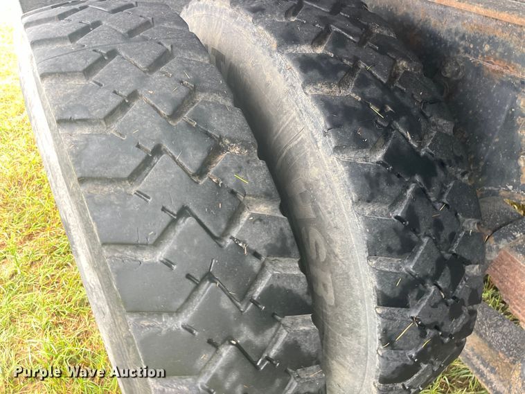 image for item EK8752 1984 Ford F800 crane truck