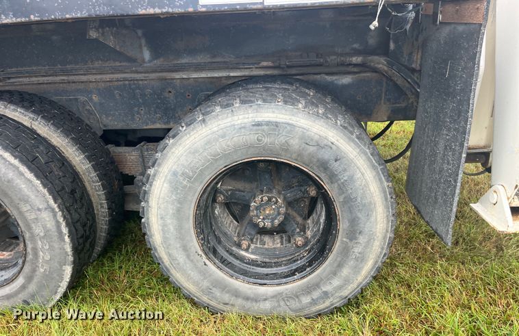 image for item EK8752 1984 Ford F800 crane truck