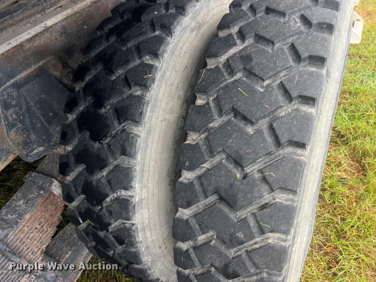 image for item EK8752 1984 Ford F800 crane truck