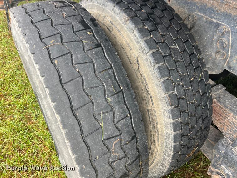 image for item EK8752 1984 Ford F800 crane truck