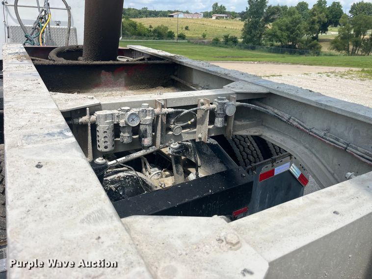 image for item EK8797 2008 Mac end dump trailer