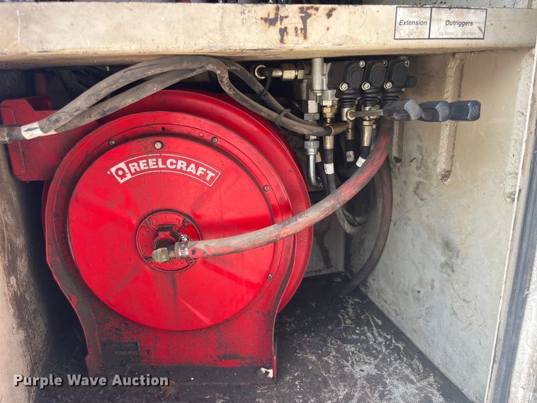 image for item EK8798 2011 Ford  F550 Super Duty XL  utility / service truck