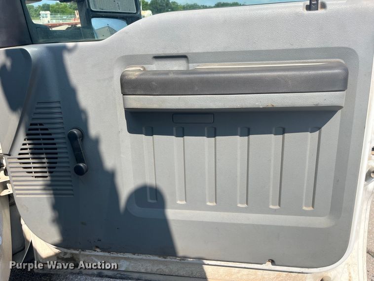 image for item EK8798 2011 Ford  F550 Super Duty XL  utility / service truck