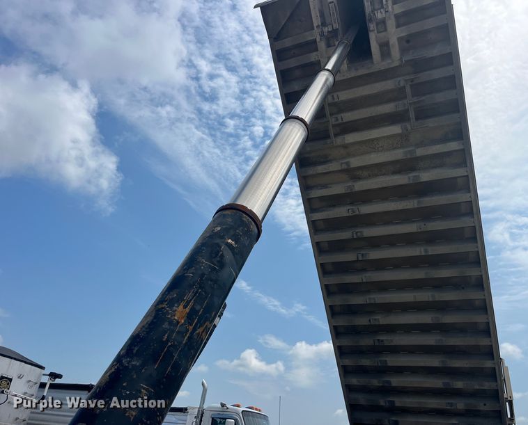 image for item EK8803 2019 Travis S/96 end dump trailer