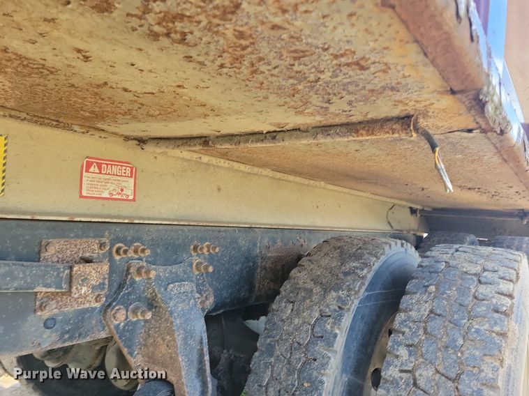 image for item KA9916 2004 Freightliner FLD 120 dump truck