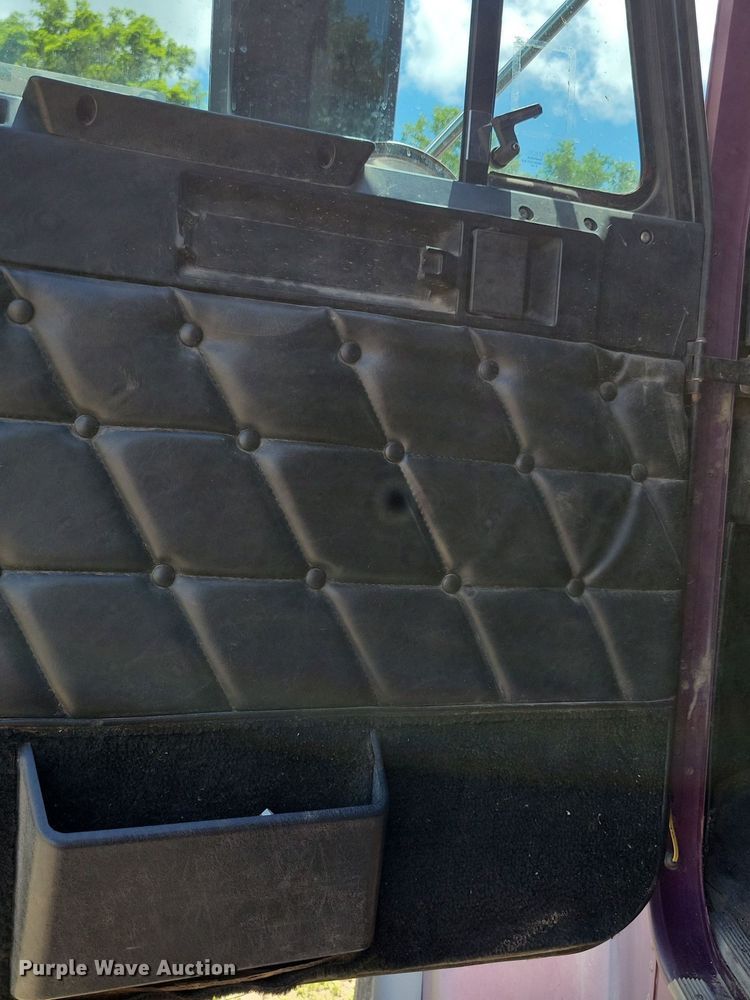 image for item KA9916 2004 Freightliner FLD 120 dump truck