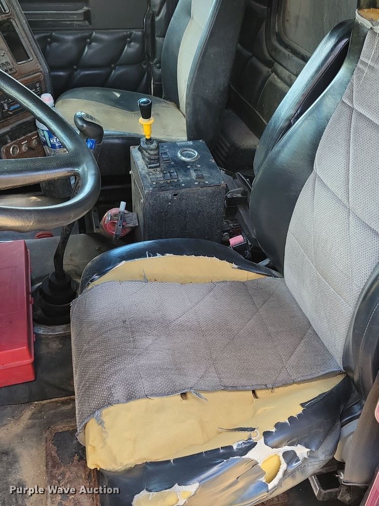 image for item KA9916 2004 Freightliner FLD 120 dump truck