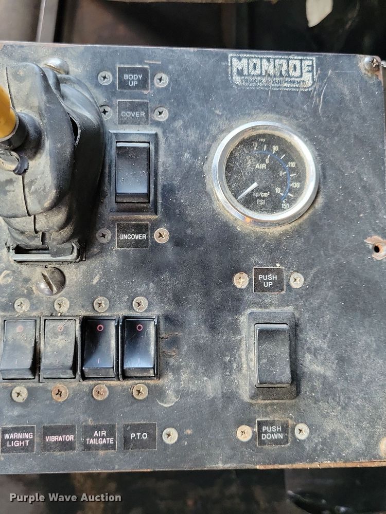 image for item KA9916 2004 Freightliner FLD 120 dump truck