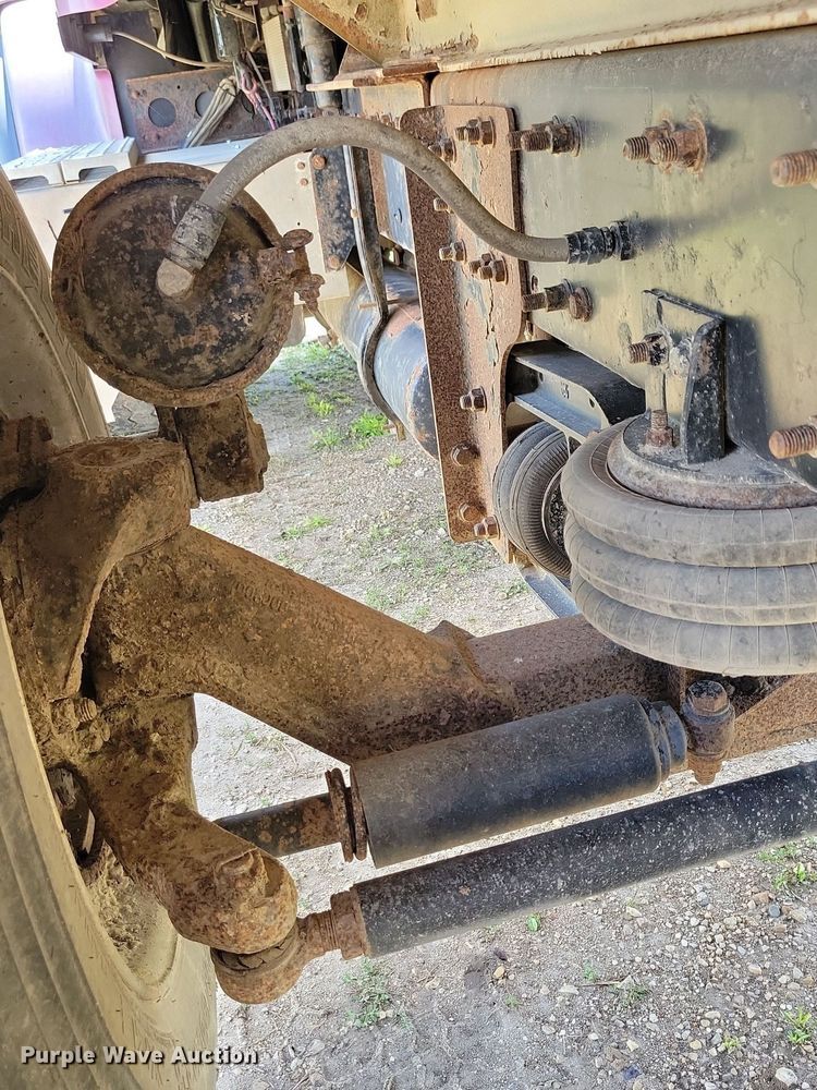 image for item KA9916 2004 Freightliner FLD 120 dump truck