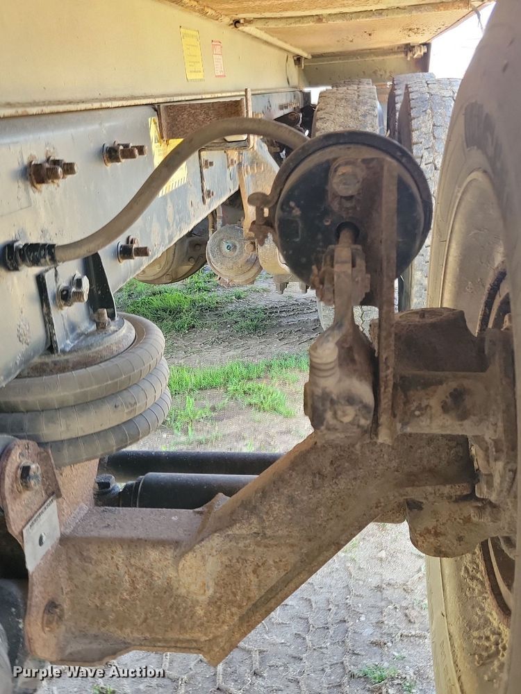 image for item KA9916 2004 Freightliner FLD 120 dump truck