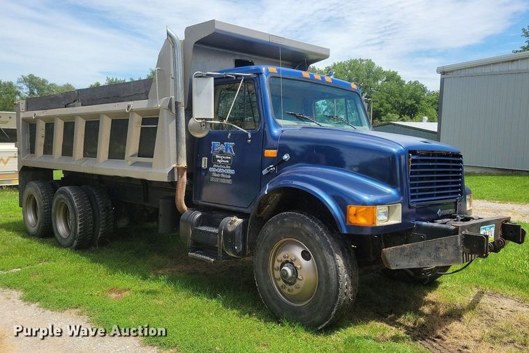 image for item KA9924 1999 International 4900 dump truck