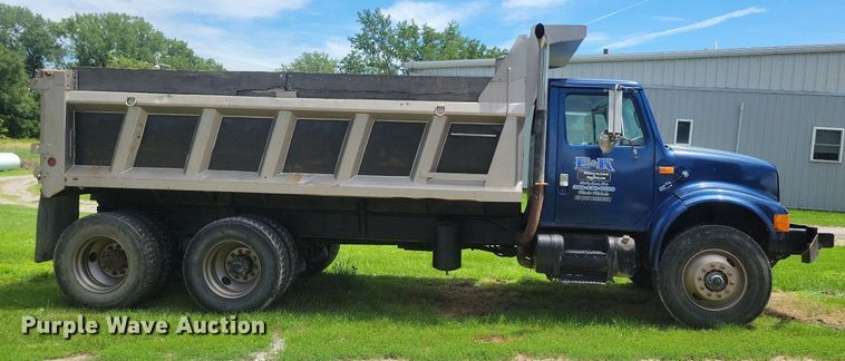 image for item KA9924 1999 International 4900 dump truck