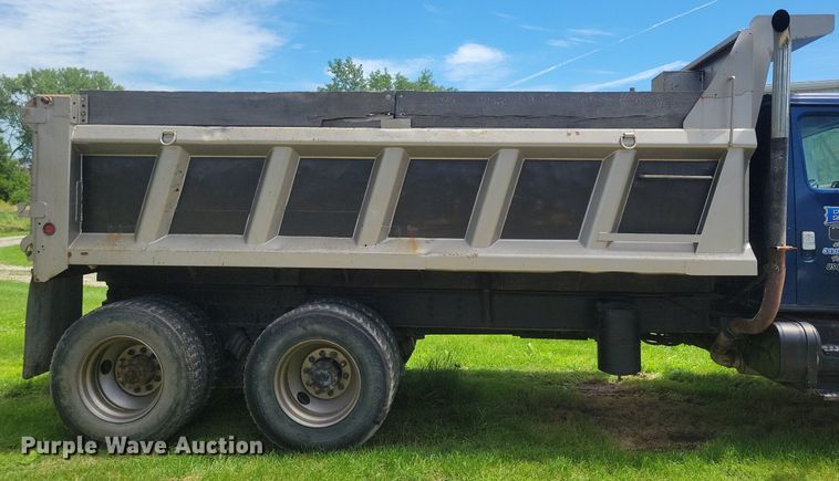 image for item KA9924 1999 International 4900 dump truck