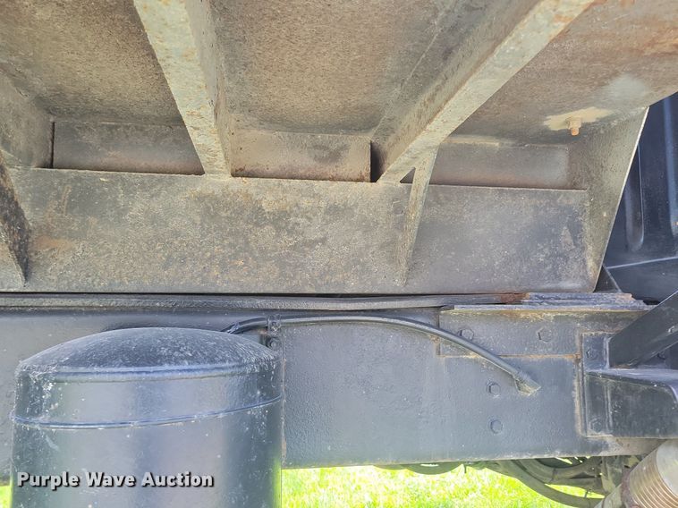 image for item KA9924 1999 International 4900 dump truck