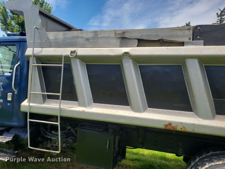 image for item KA9924 1999 International 4900 dump truck