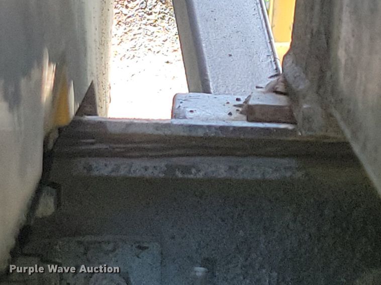 image for item KA9924 1999 International 4900 dump truck