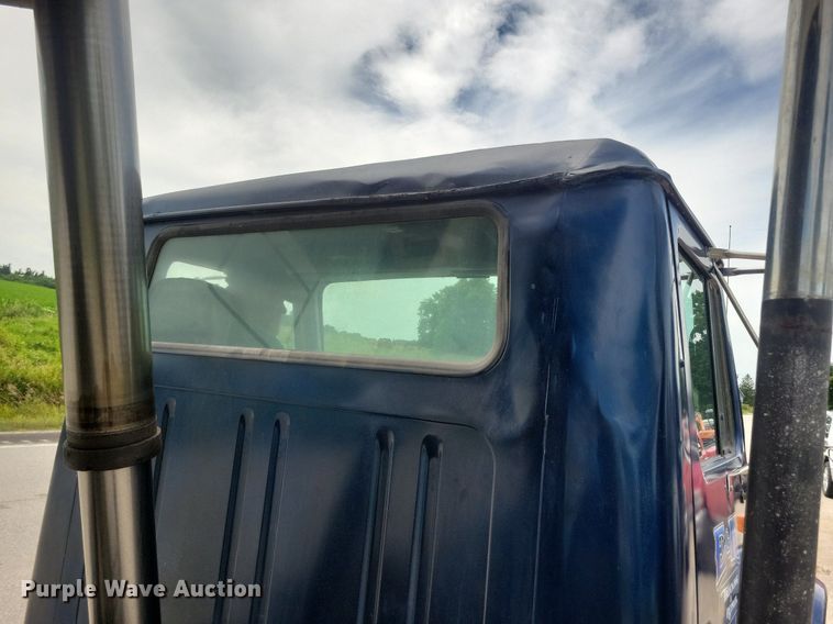 image for item KA9924 1999 International 4900 dump truck