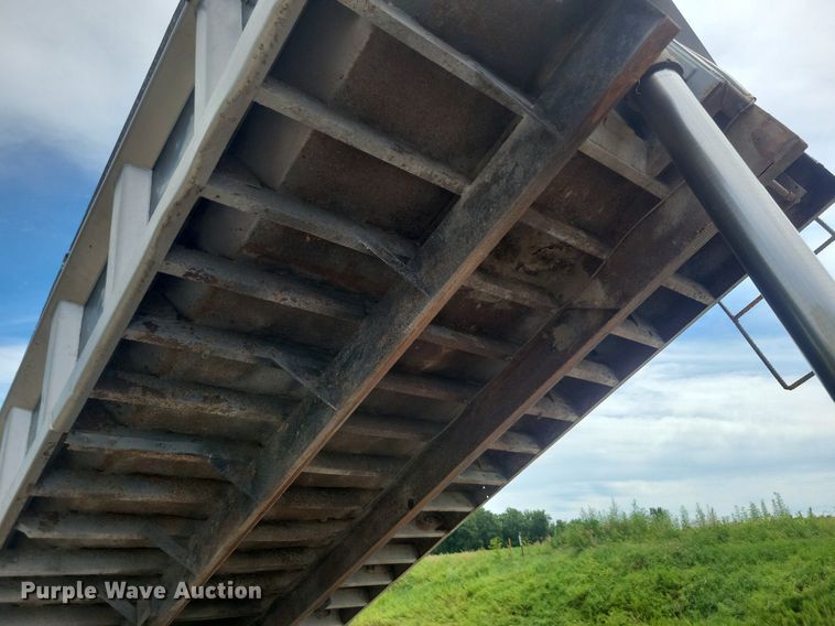 image for item KA9924 1999 International 4900 dump truck