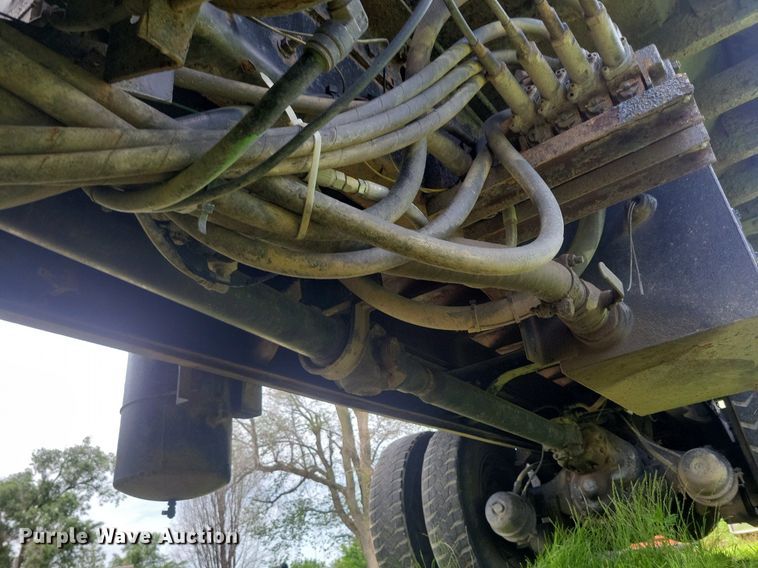 image for item KA9924 1999 International 4900 dump truck