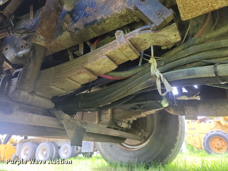 image for item KA9924 1999 International 4900 dump truck