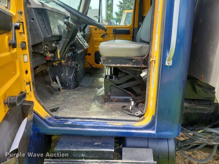 image for item KA9924 1999 International 4900 dump truck