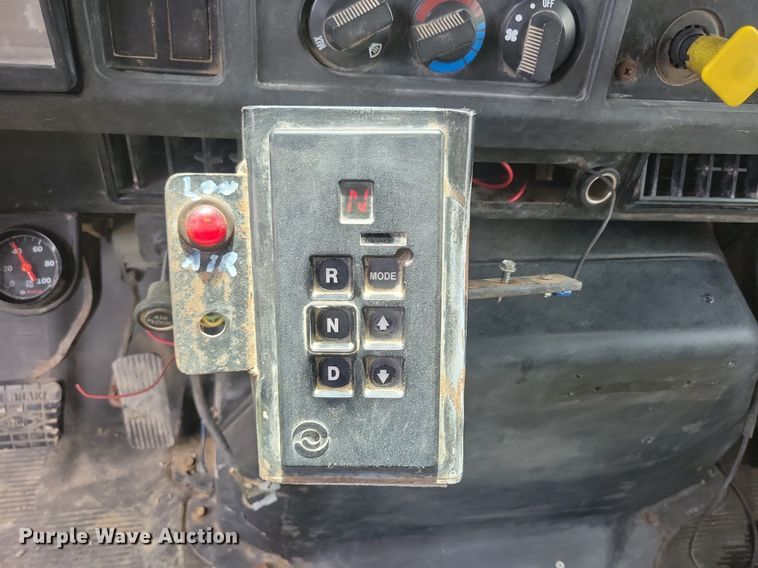 image for item KA9924 1999 International 4900 dump truck