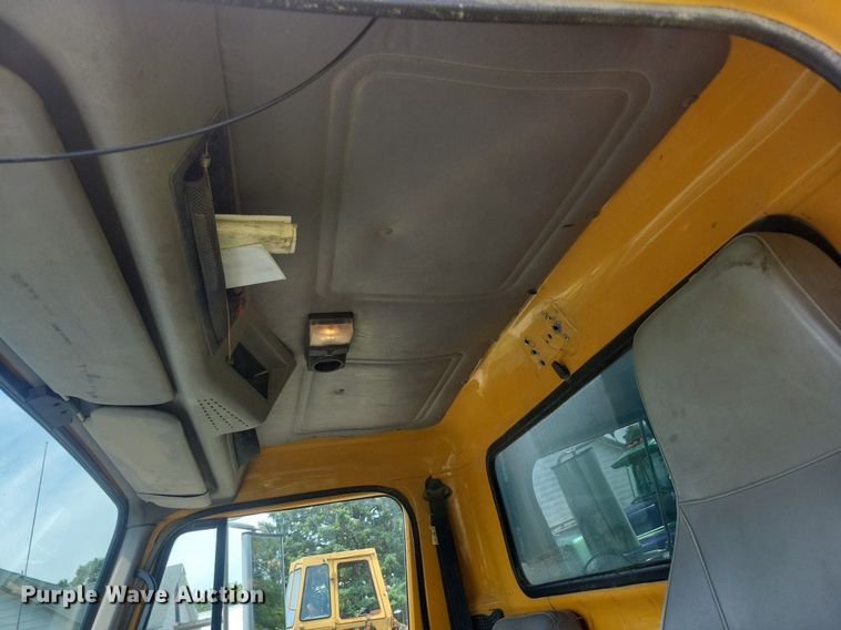 image for item KA9924 1999 International 4900 dump truck