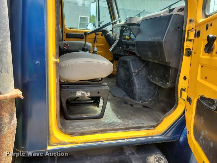 image for item KA9924 1999 International 4900 dump truck