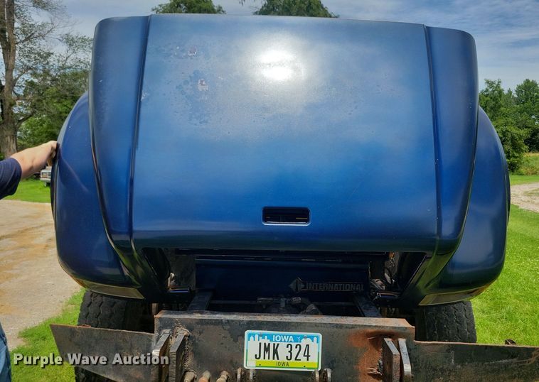 image for item KA9924 1999 International 4900 dump truck