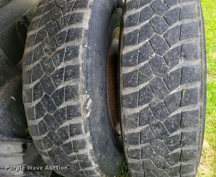 image for item KA9924 1999 International 4900 dump truck