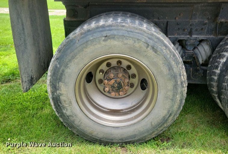 image for item KA9924 1999 International 4900 dump truck