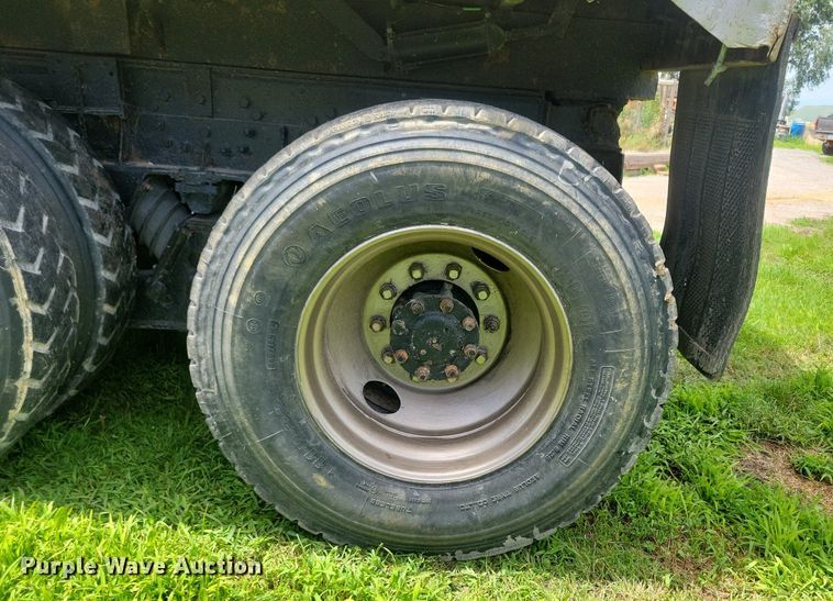 image for item KA9924 1999 International 4900 dump truck