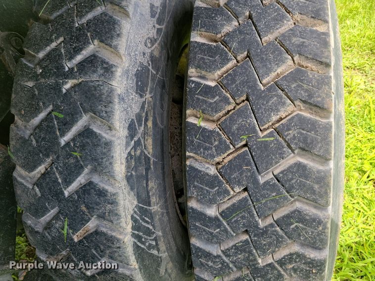 image for item KA9924 1999 International 4900 dump truck