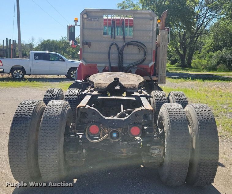 image for item KA9931 1992 Mack RD690S semi truck