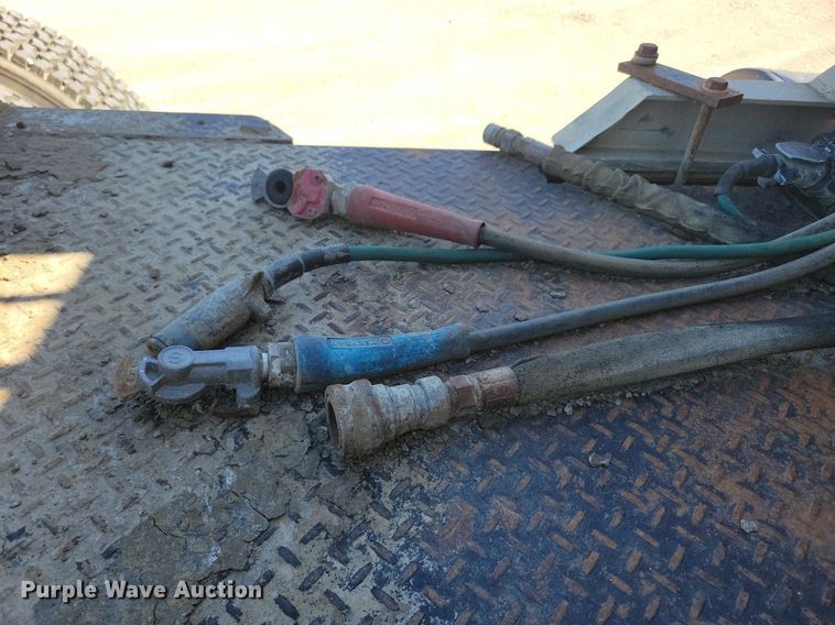 image for item KA9931 1992 Mack RD690S semi truck