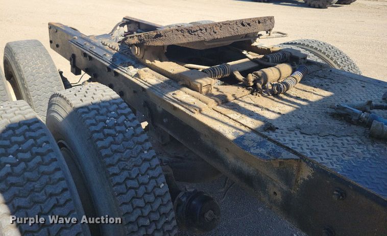 image for item KA9931 1992 Mack RD690S semi truck