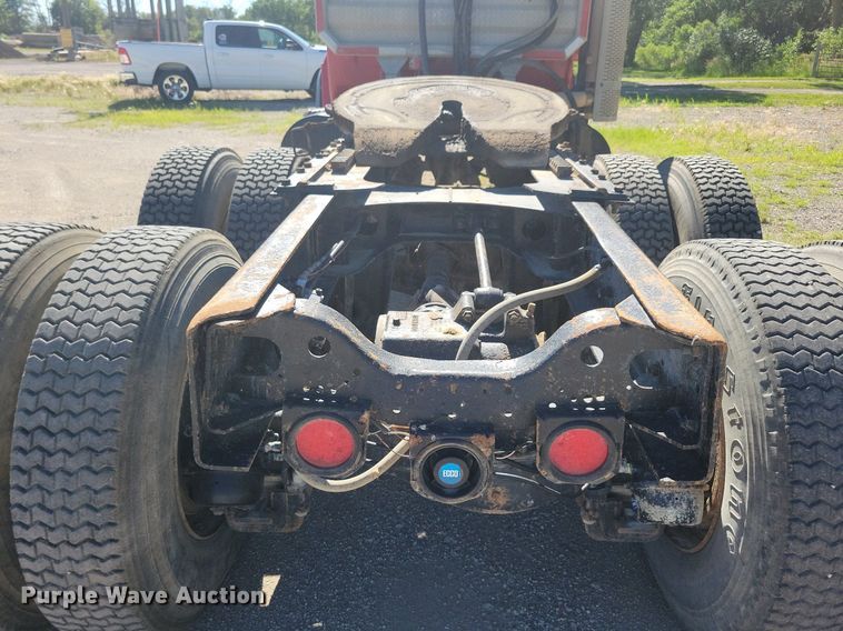 image for item KA9931 1992 Mack RD690S semi truck