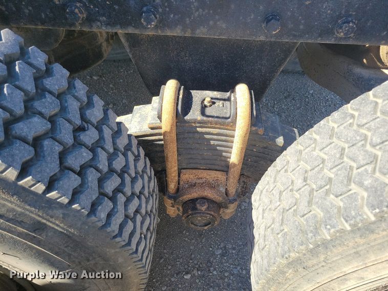 image for item KA9931 1992 Mack RD690S semi truck