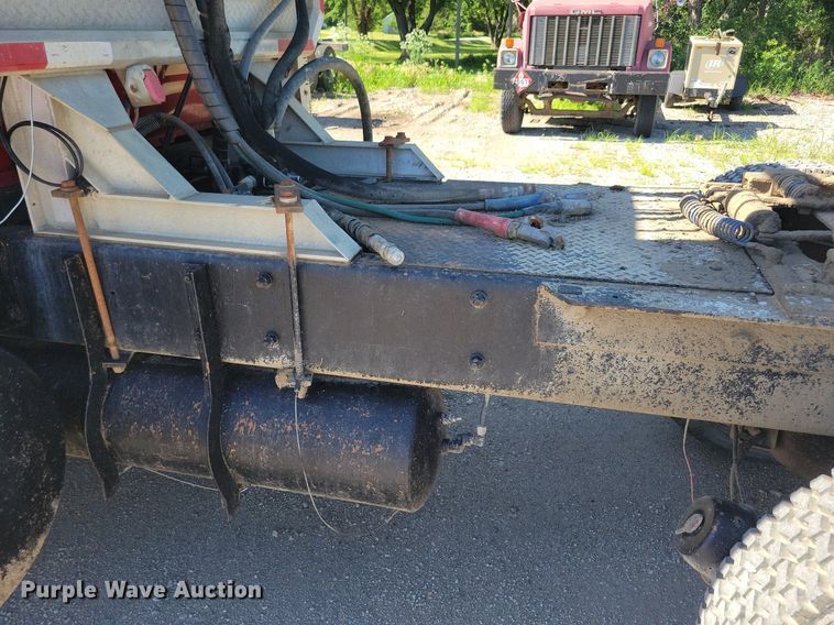 image for item KA9931 1992 Mack RD690S semi truck