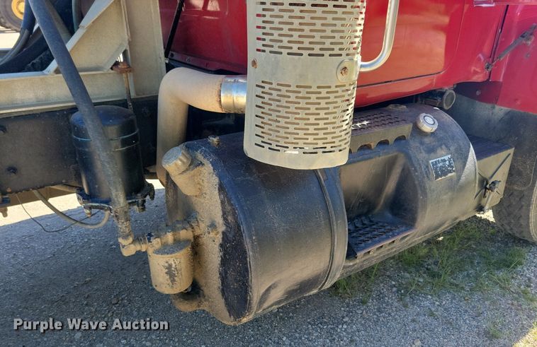 image for item KA9931 1992 Mack RD690S semi truck